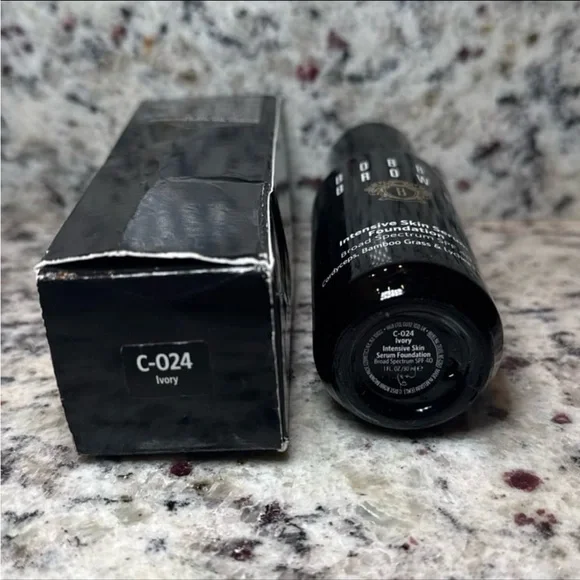 Bobbi Brown Ivory Intensive Skin Serum Foundation - Picture 2 of 5